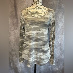 Under Armour Women’s Long-Sleeve Scoop Neck Top - Grey Camo